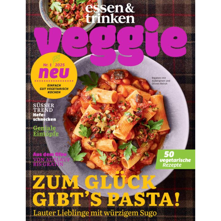 Cover der Zeitschrift "essen & trinken veggie". Zeigt einen Teller Rigatoni mit Auberginen und Oliven-Relish. Titel "Zum Glück gibt's Pasta!" mit Text über vegetarische Rezepte. Enthält Themen wie Hefeschnecken und Eintöpfe.